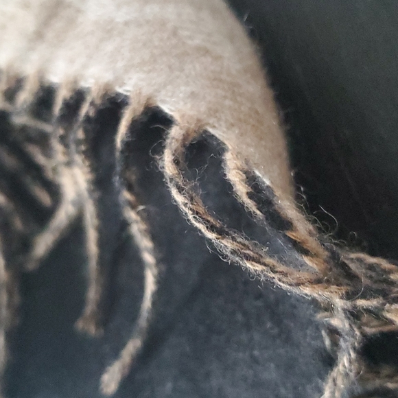 COACH reversible Signature Scarf - Picture 4 of 4